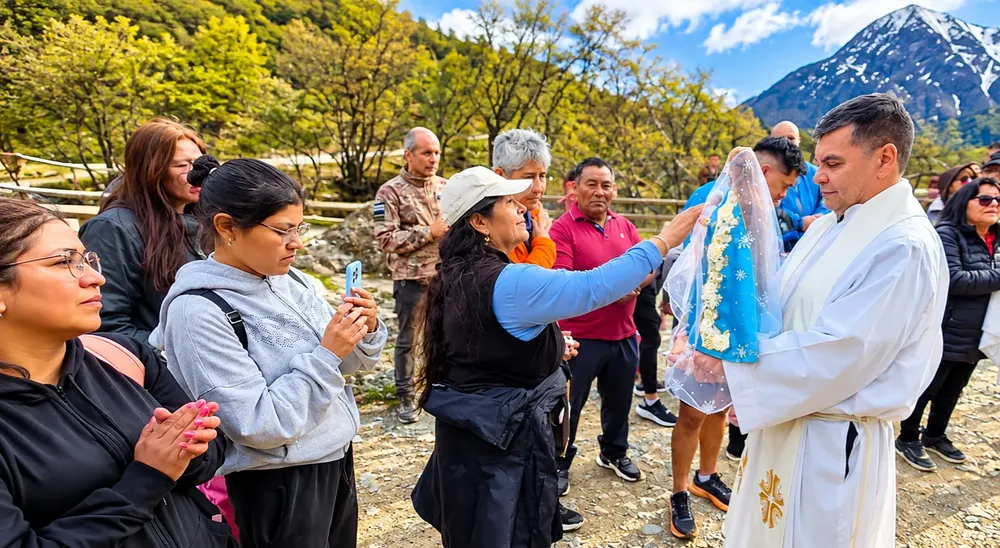 Padre Romano con la Virgen del Rosario de Río Blanco y Paypaya 