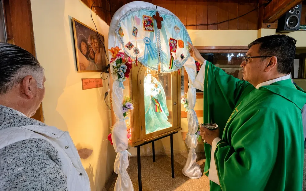 Entronización Virgen de Urkupiña parroquia María Auxiliadora 
